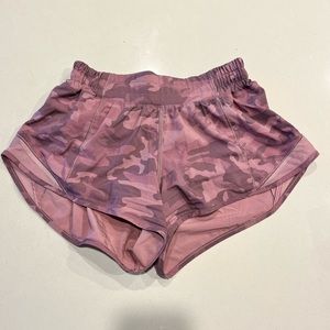 Lululemon hotty hot short low rise 2.5”
